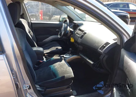 2010 Mitsubishi Outlander Es z USA, uszkodzony, nr VIN JA4AT2AW6AZ016205